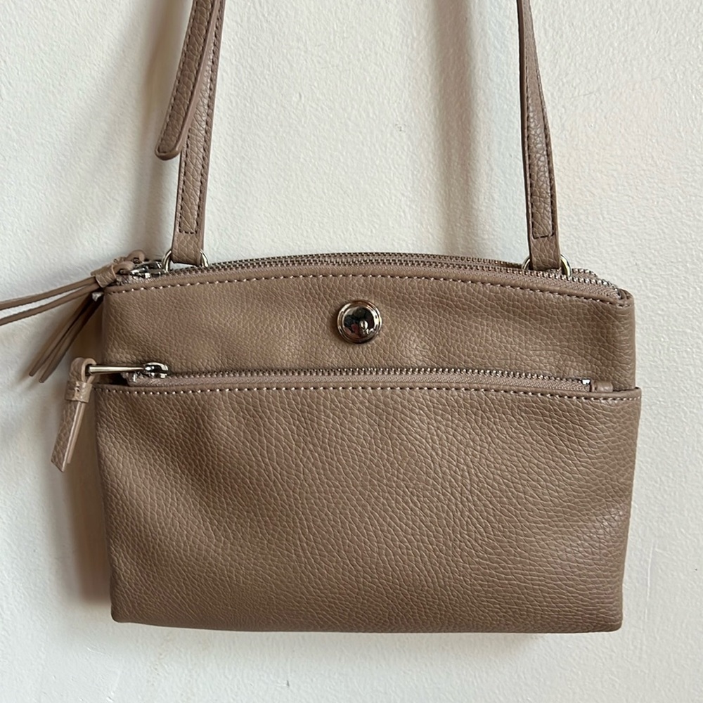 Nine Crossbody pebbled tan bag with several pockets NWoT